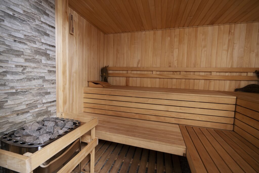 Sauna, terapia de contraste e cold plunge: tradição finlandesa, recovery e bem-estar